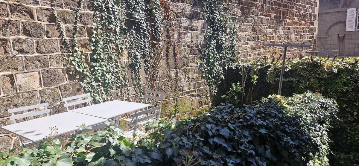 Appartement 120 M² Duplex Coeur Historique Au Calme Le Puy-en-Velay Exteriör bild