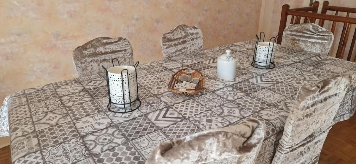 Appartement 120 M² Duplex Coeur Historique Au Calme Le Puy-en-Velay Exteriör bild